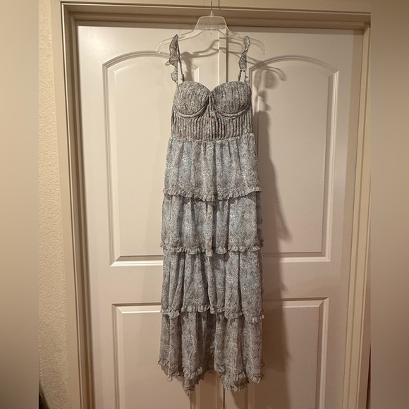 NWT ASTR The Label Flutter Strap Floral Tiered Dress Size M - Picture 3 of 5